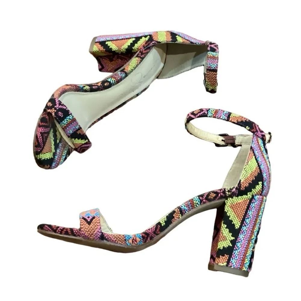 Jessica Simpson 5.5 Monrae Aztec Block Heel - Picture 7 of 14